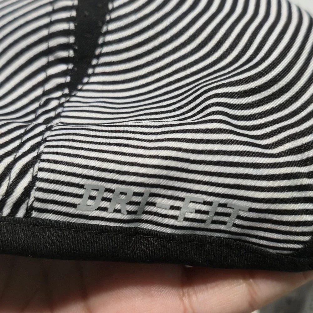 Nike Kids Featherlight Dri-Fit Baseball Cap‎ Hat 4-7 Black White Stripe Swoosh